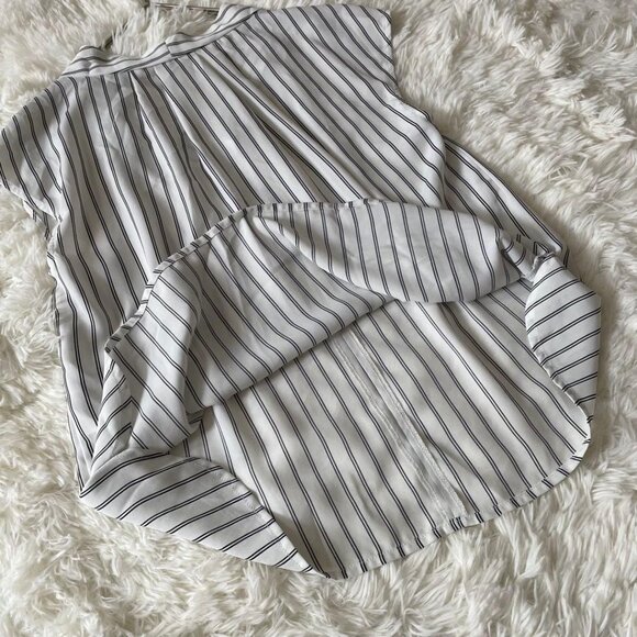 Queclip Striped V-Neck Sleeveless Blouse M Black and White - Picture 5 of 5